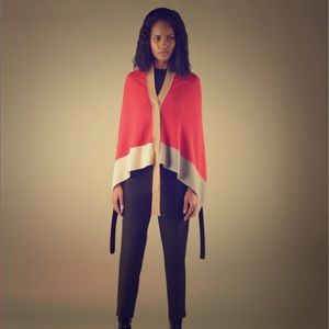 NWT - Exquisite Alpaca Sol Buttons Up Poncho